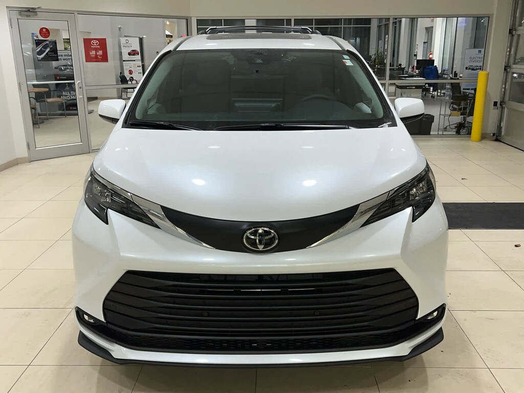 New 2026 Toyota Sienna XLE 7 PASSENGER