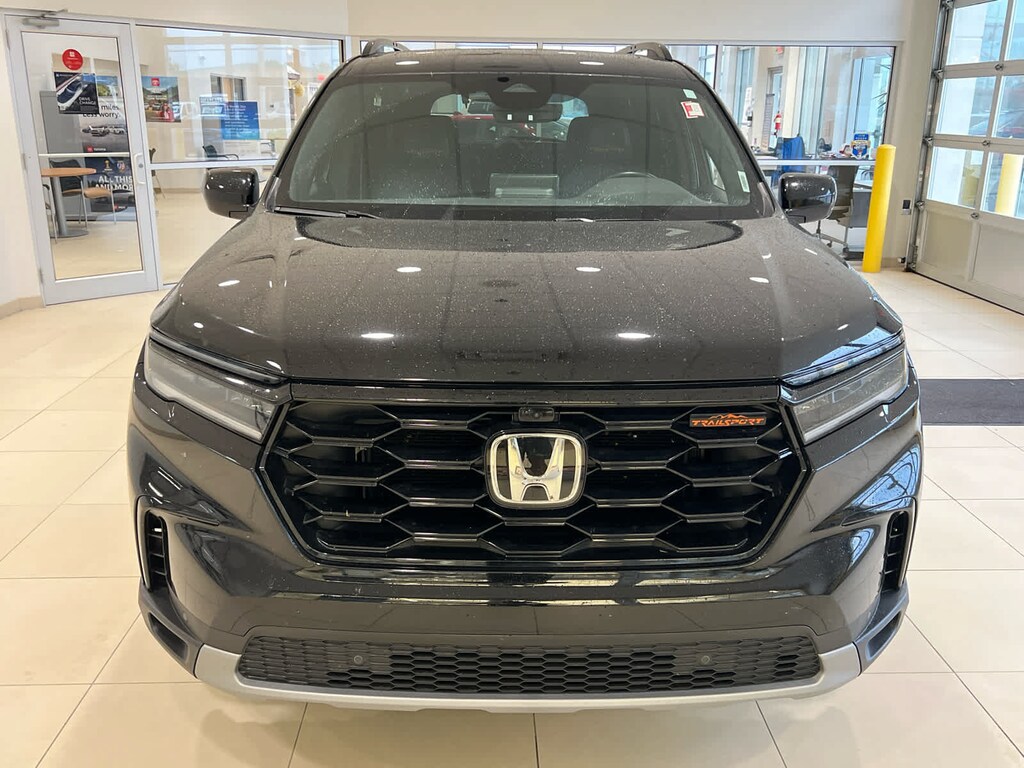 Used 2025 Honda Pilot TrailSport SUV