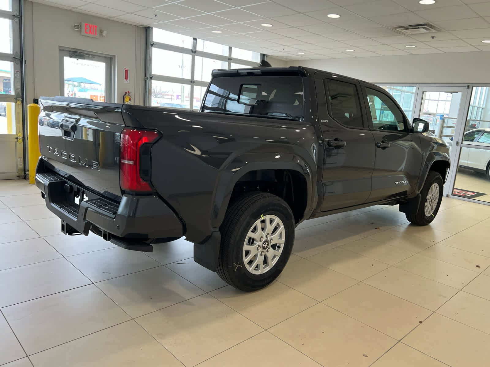 2026 Toyota Tacoma SR5 - Photo 8