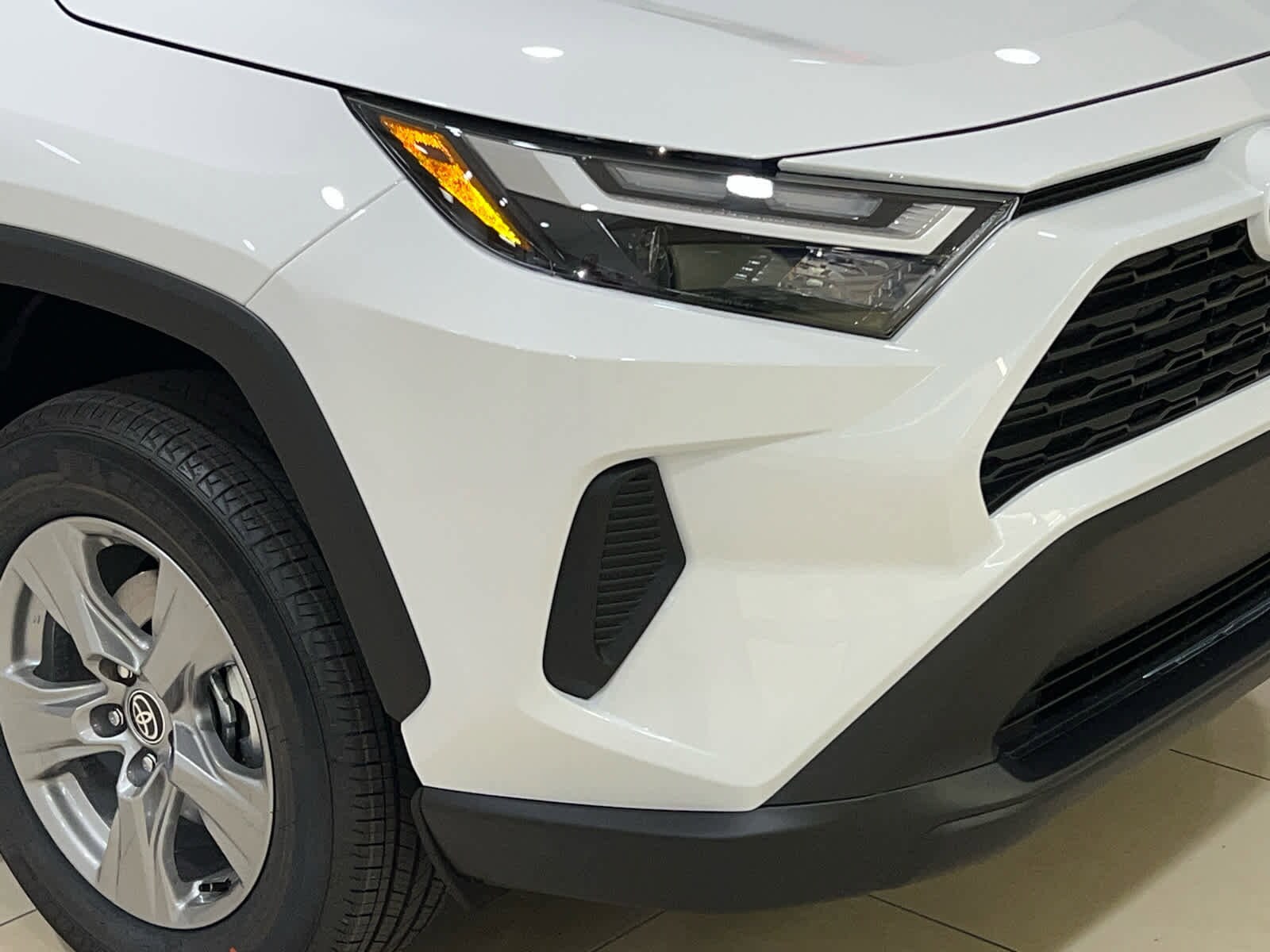 2025 Toyota RAV4 XLE photo 2