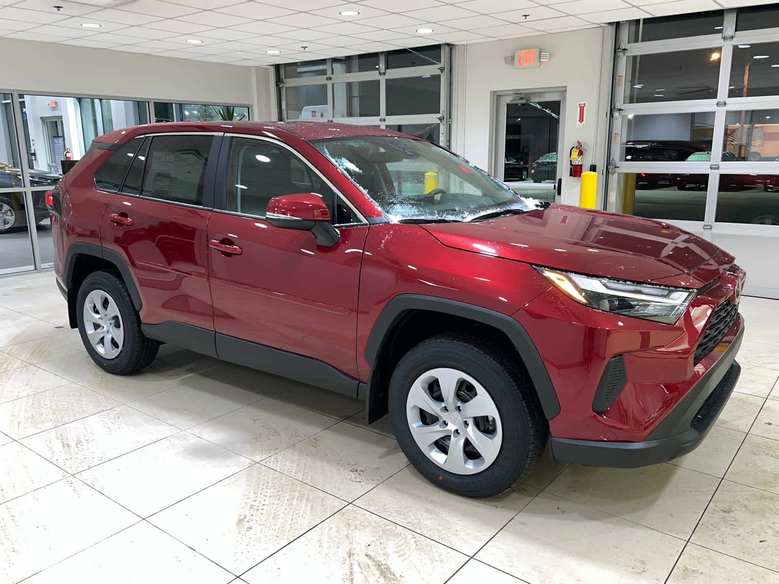 2025 Toyota RAV4 LE's photo