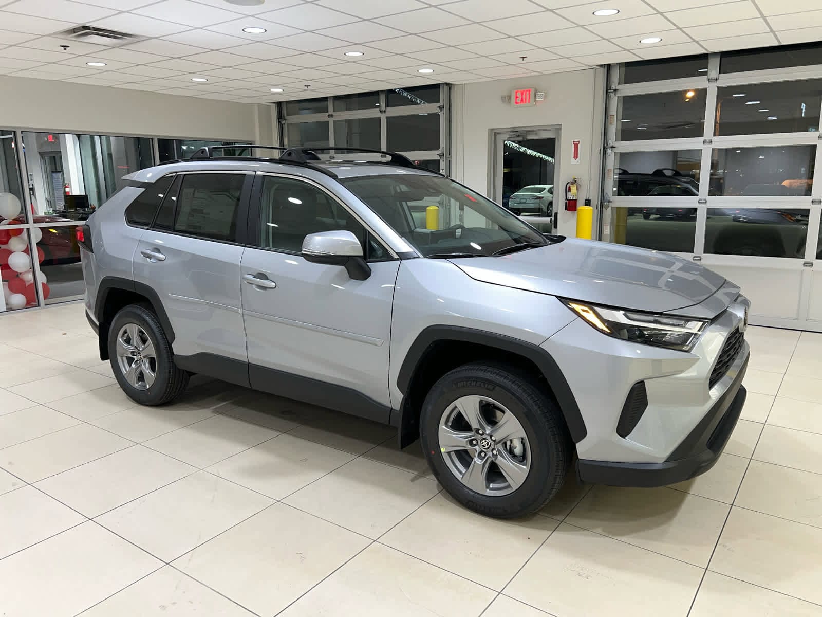 2025 Toyota RAV4 XLE's photo
