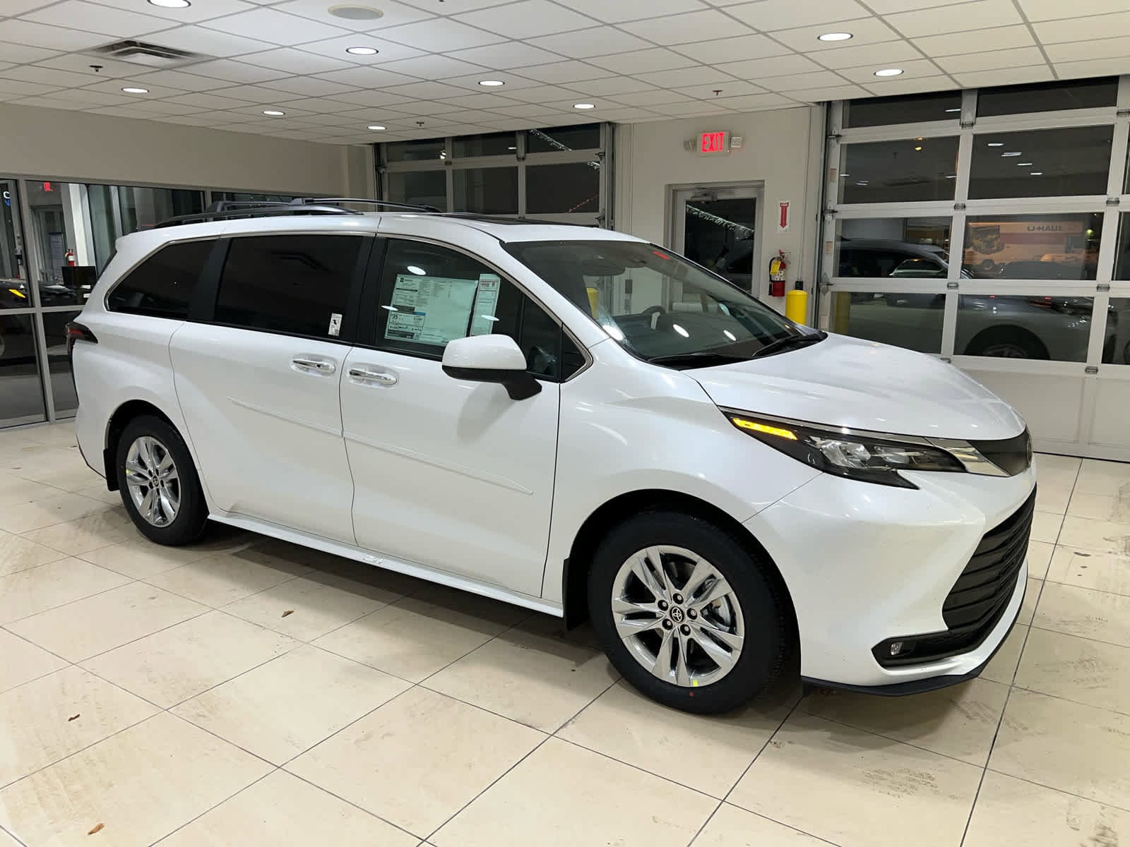 2026 Toyota Sienna XLE's photo