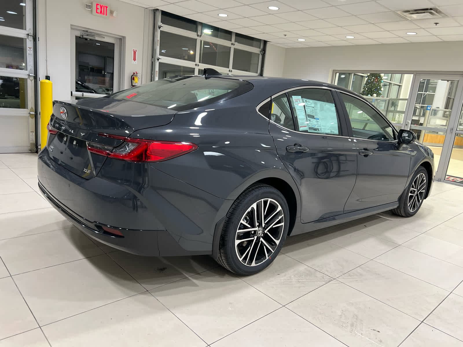 2026 Toyota Camry XLE - Photo 6