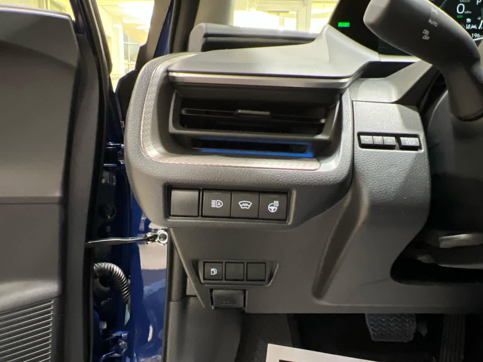 2026 Toyota Prius XLE - Photo 18