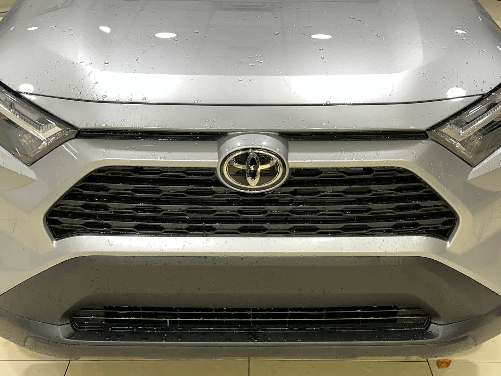 2025 Toyota RAV4 XLE photo 4