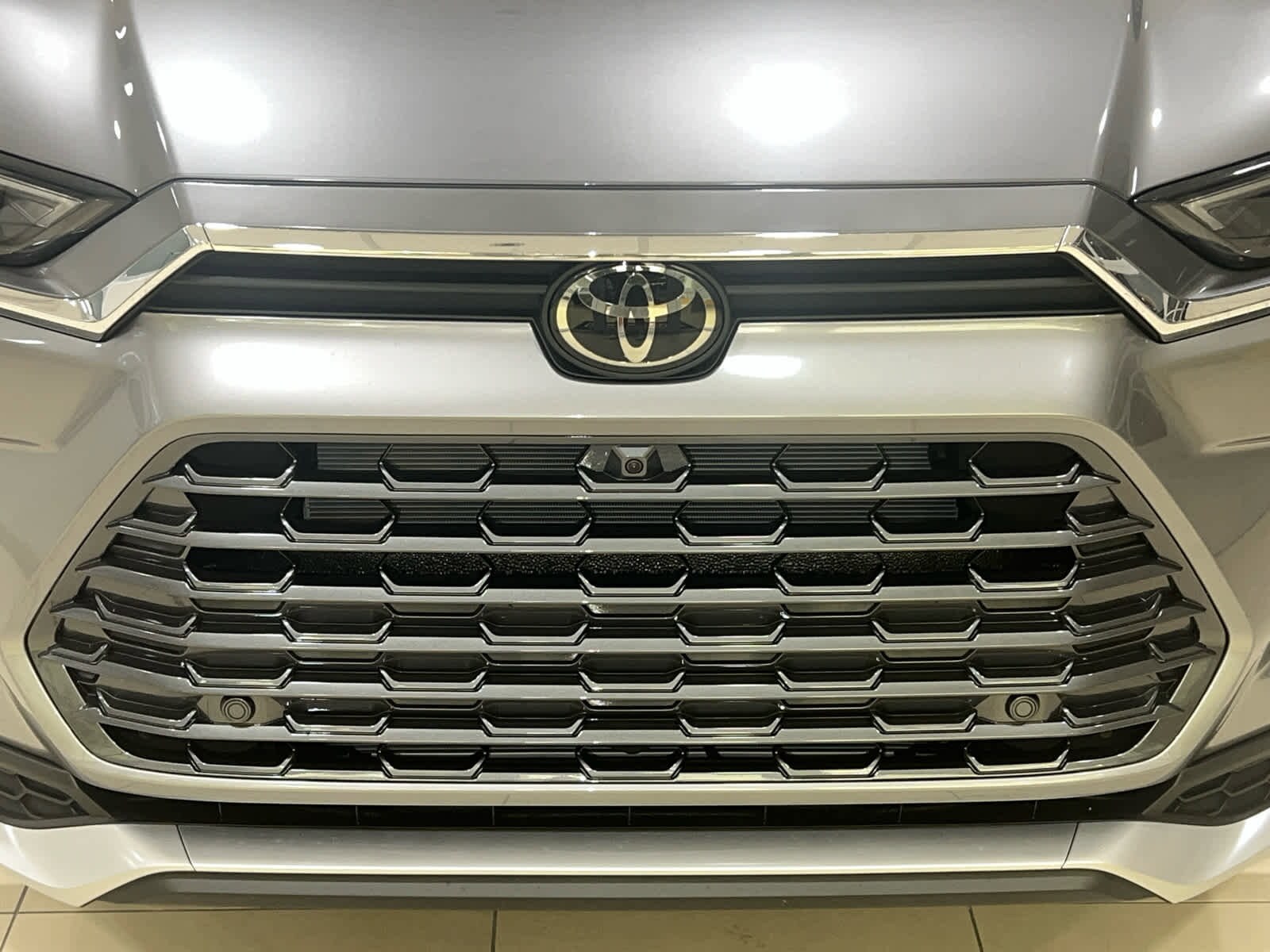 2026 Toyota Highlander Platinum Hybrid photo 4
