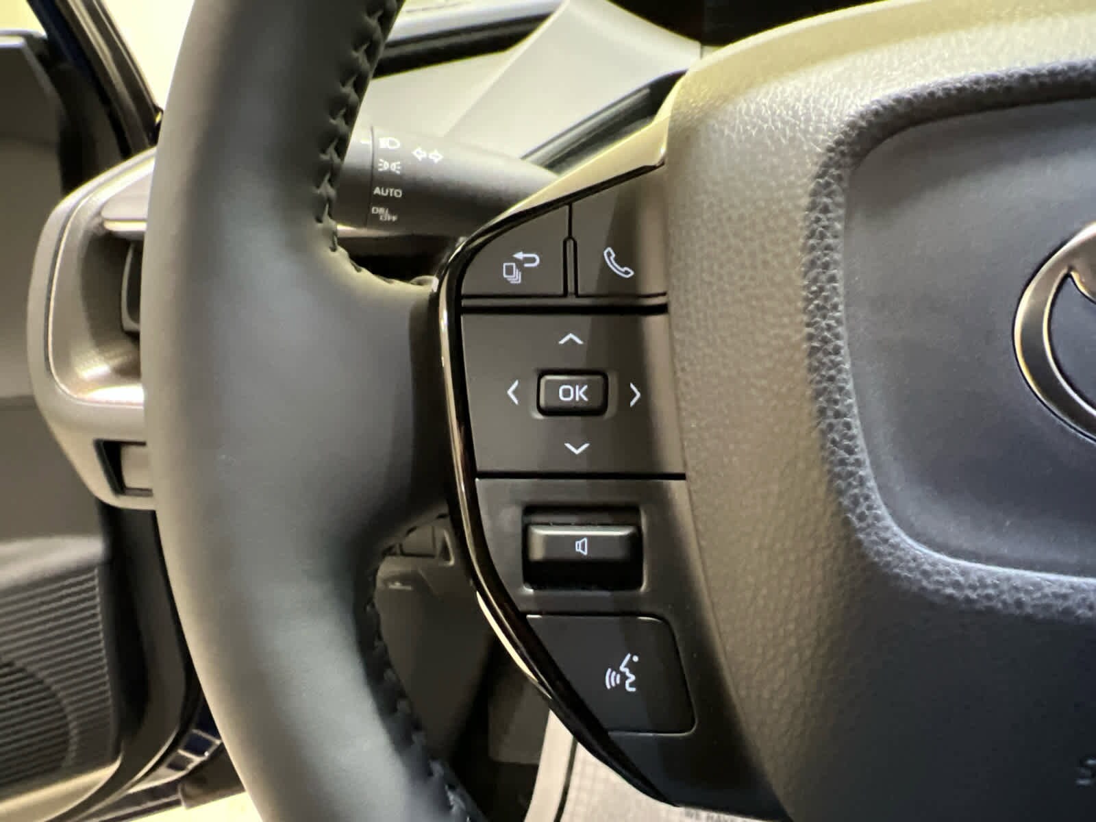 2026 Toyota Prius XLE - Photo 16