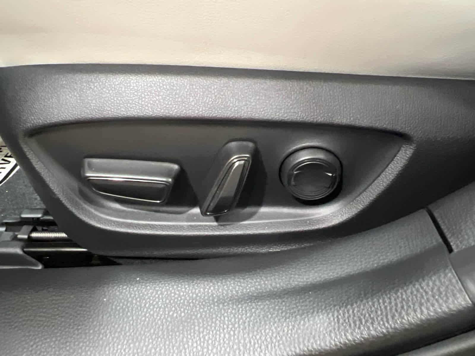 2026 Toyota Prius XLE - Photo 14