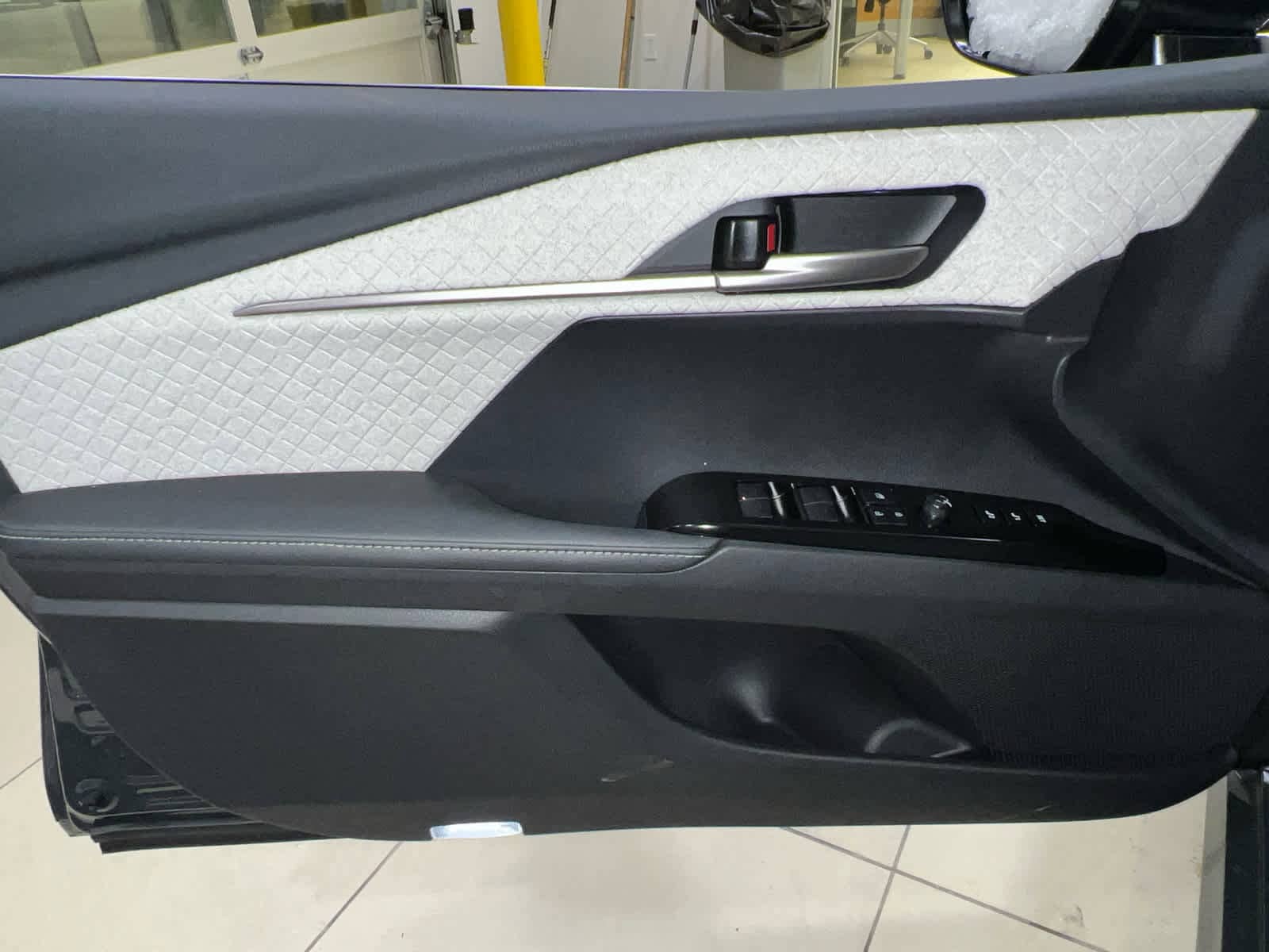 2026 Toyota Camry XLE - Photo 11