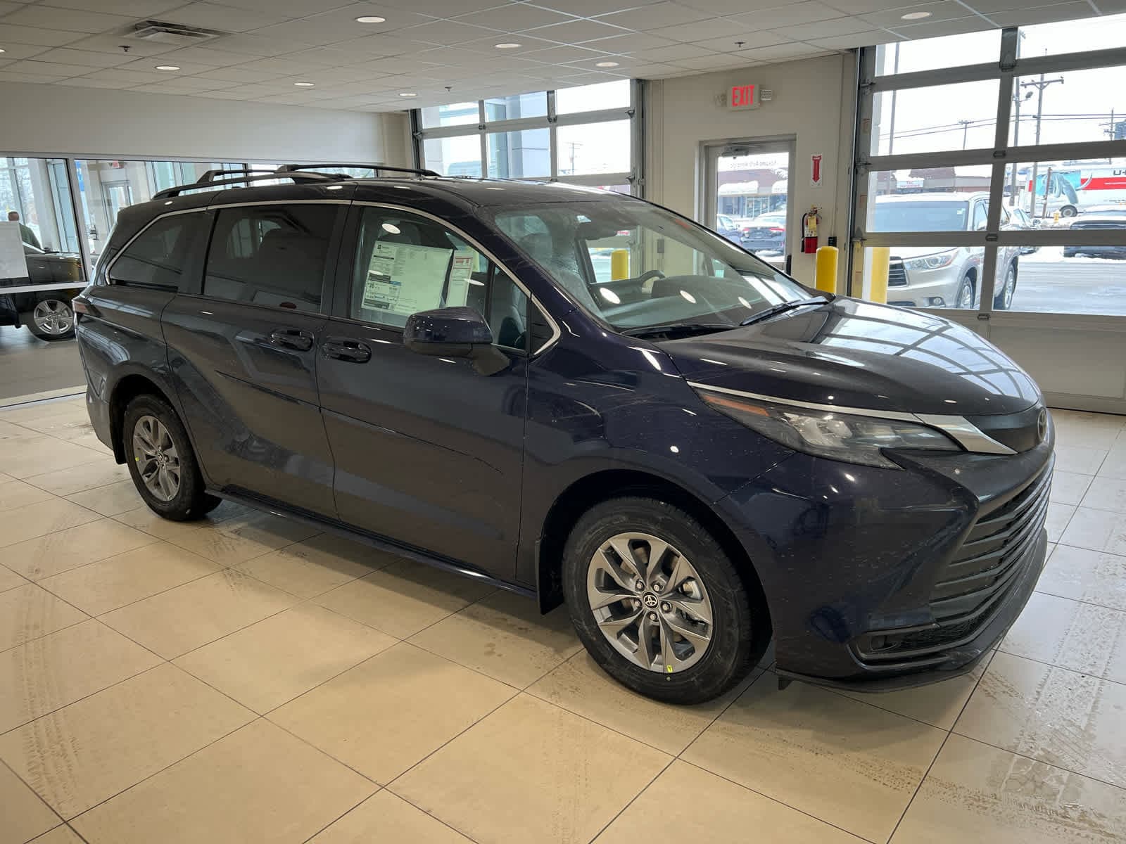 2026 Toyota Sienna LE's photo