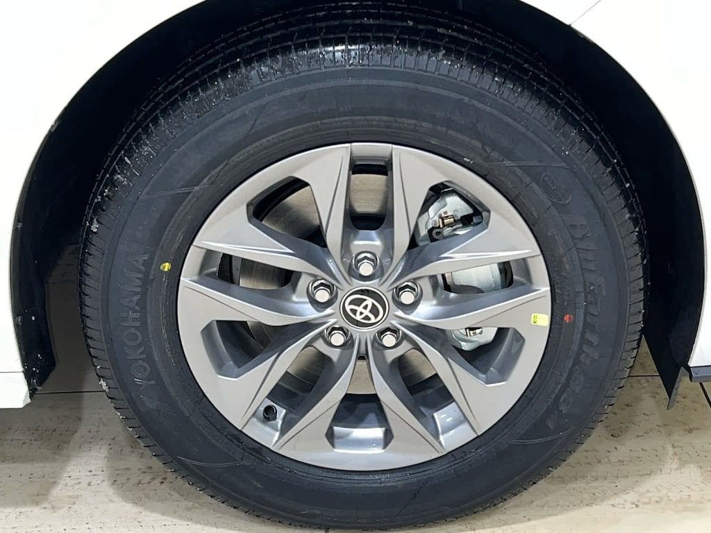 New 2026 Toyota Sienna XLE 8 PASSENGER