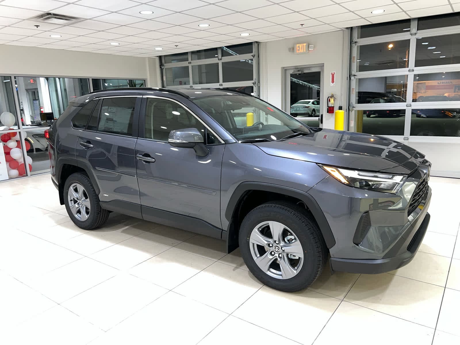 2025 Toyota RAV4 LE's photo