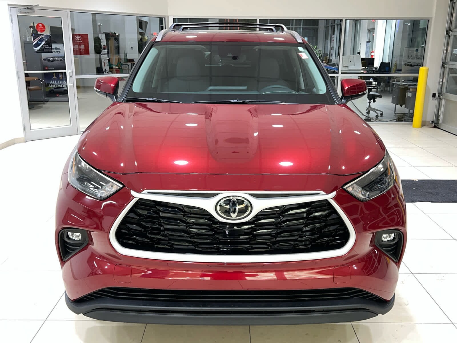 2026 Toyota Highlander XLE XSE Platinum Limited photo 2