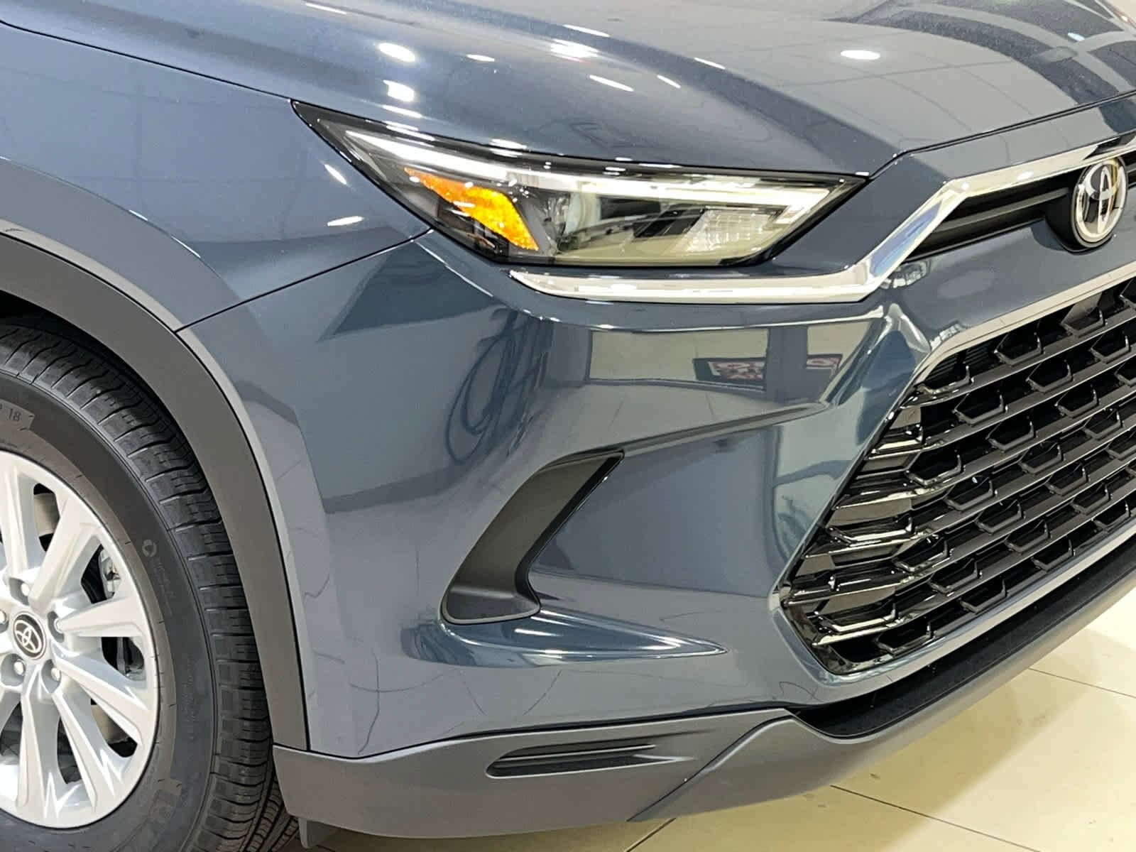 2026 Toyota Highlander XLE Hybrid photo 2