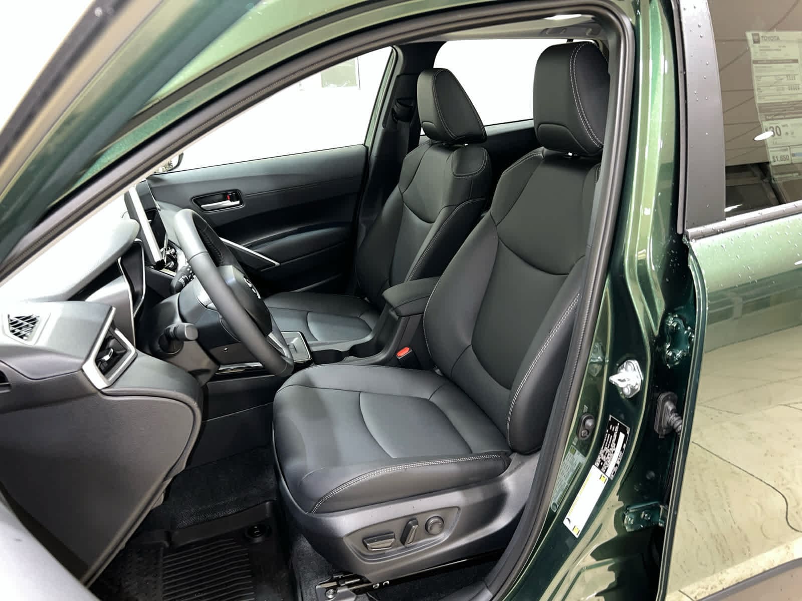 2026 Toyota Corolla Cross XLE - Photo 14