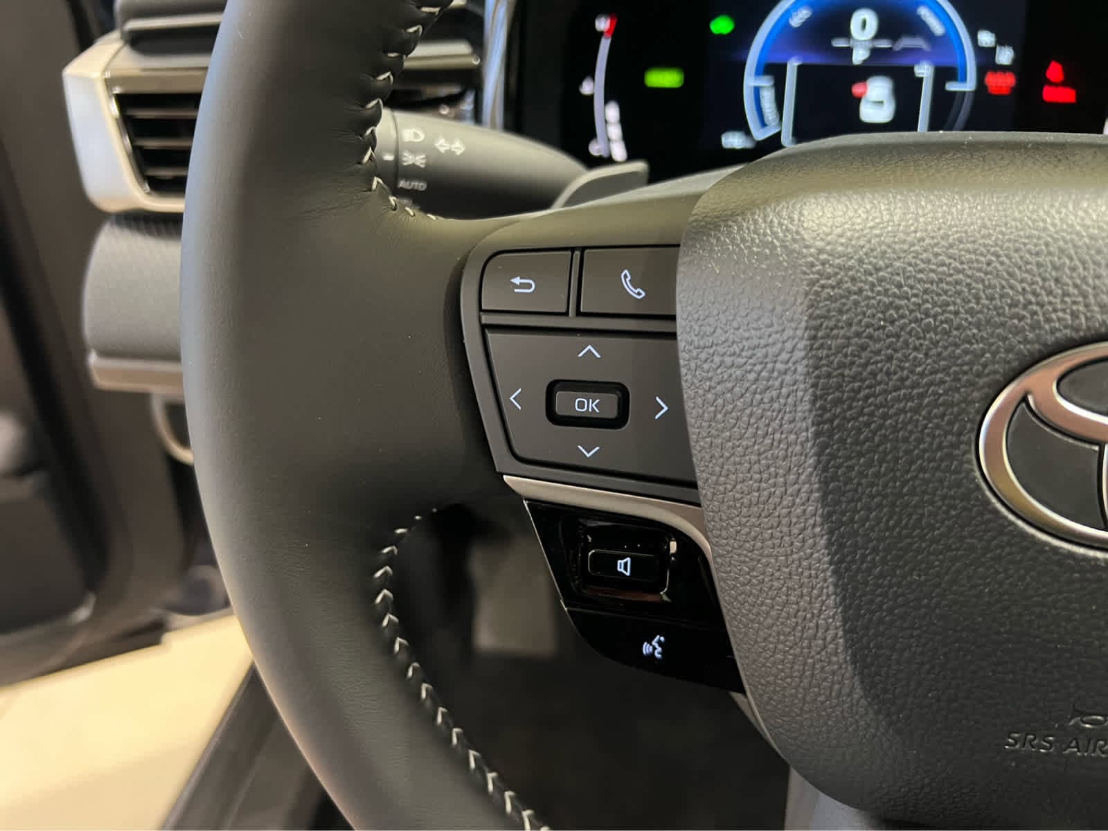 2026 Toyota Camry SE - Photo 16