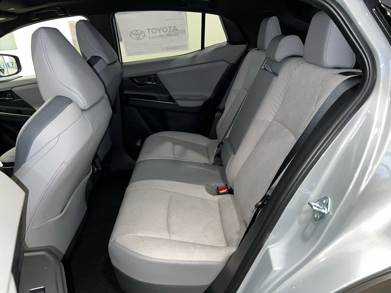 2026 Toyota C-HR XSE - Photo 13