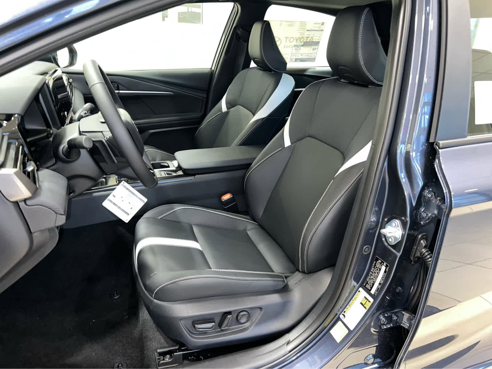 2026 Toyota Camry SE - Photo 12
