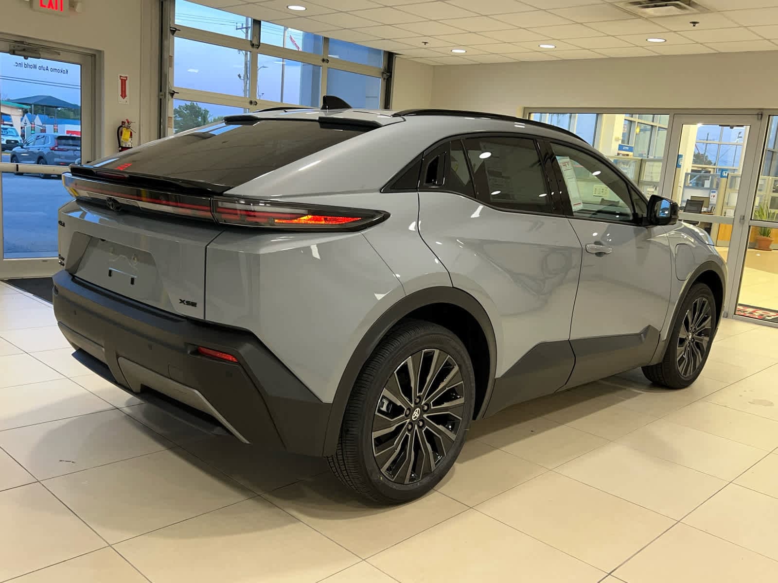 2026 Toyota C-HR XSE - Photo 6