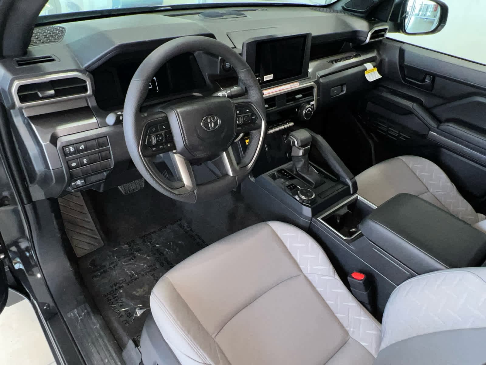 2026 Toyota Tacoma SR5 - Photo 14