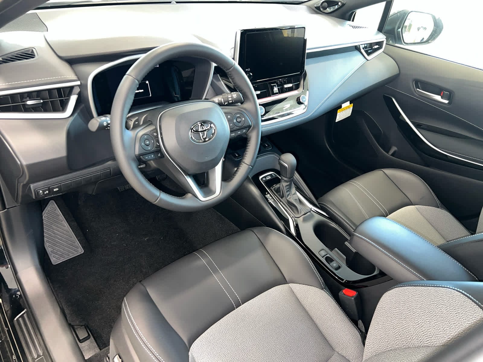 2026 Toyota Corolla Hatchback XSE - Photo 11