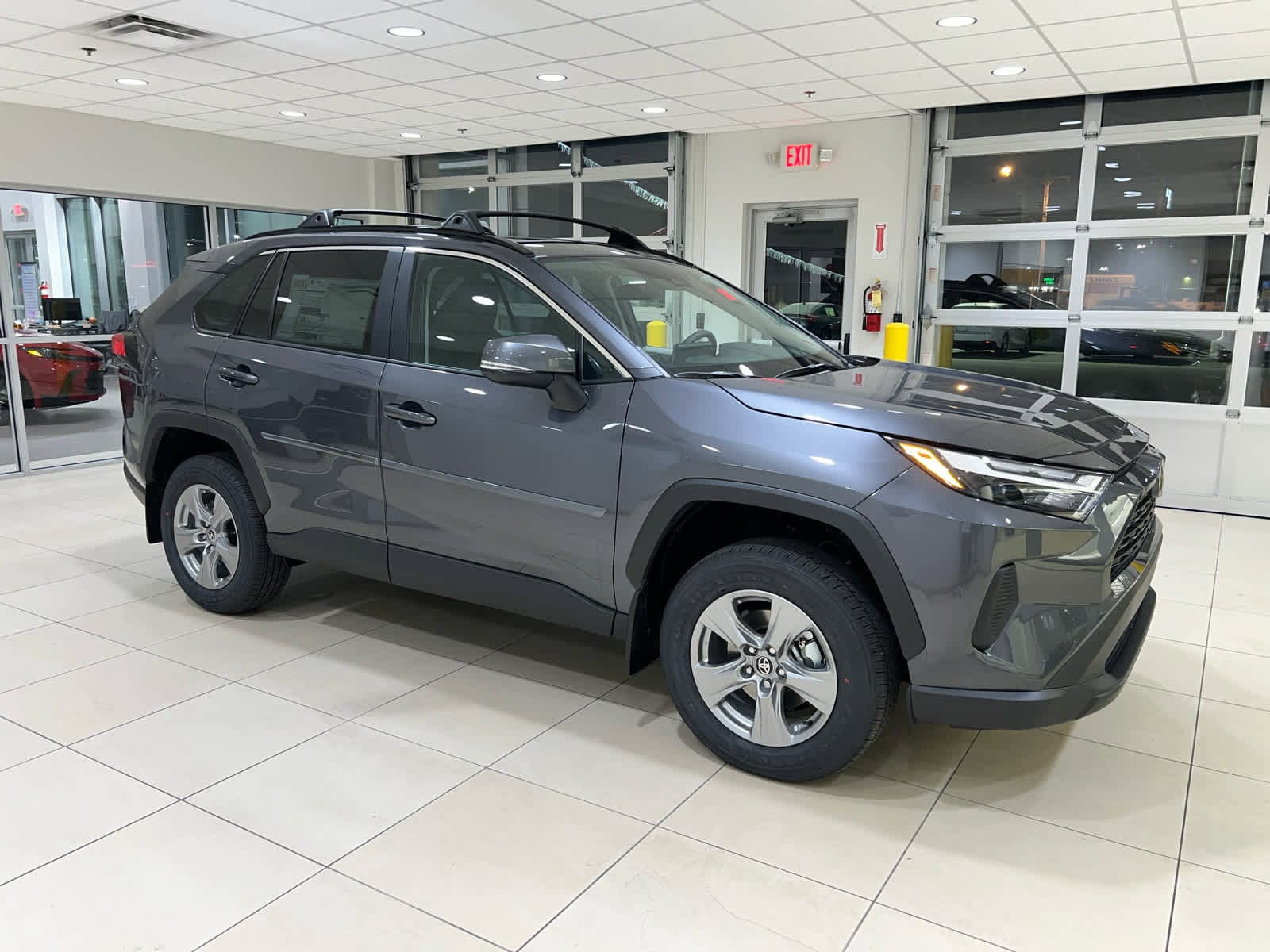 2025 Toyota RAV4 XLE's photo