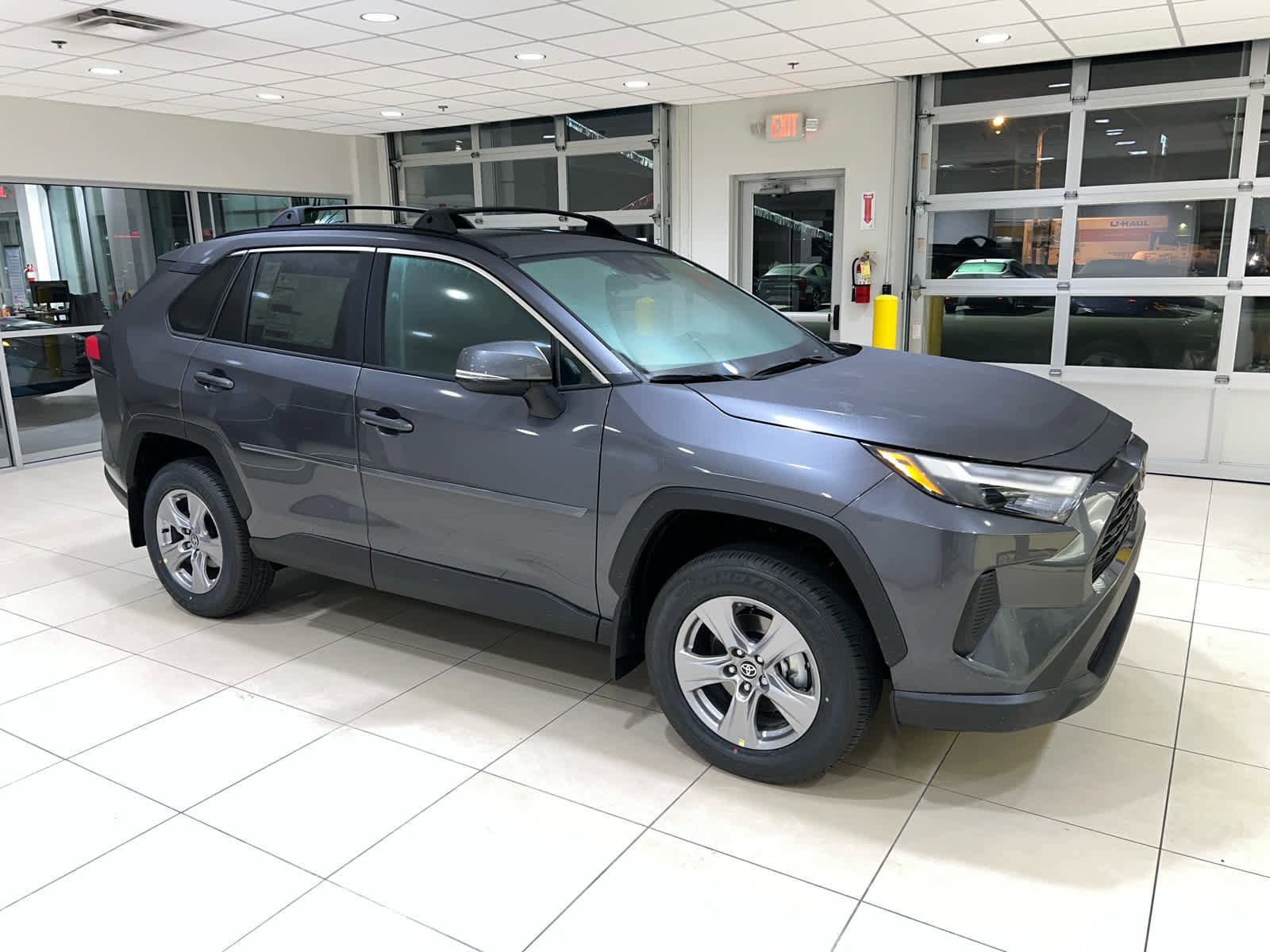 2025 Toyota RAV4 XLE's photo