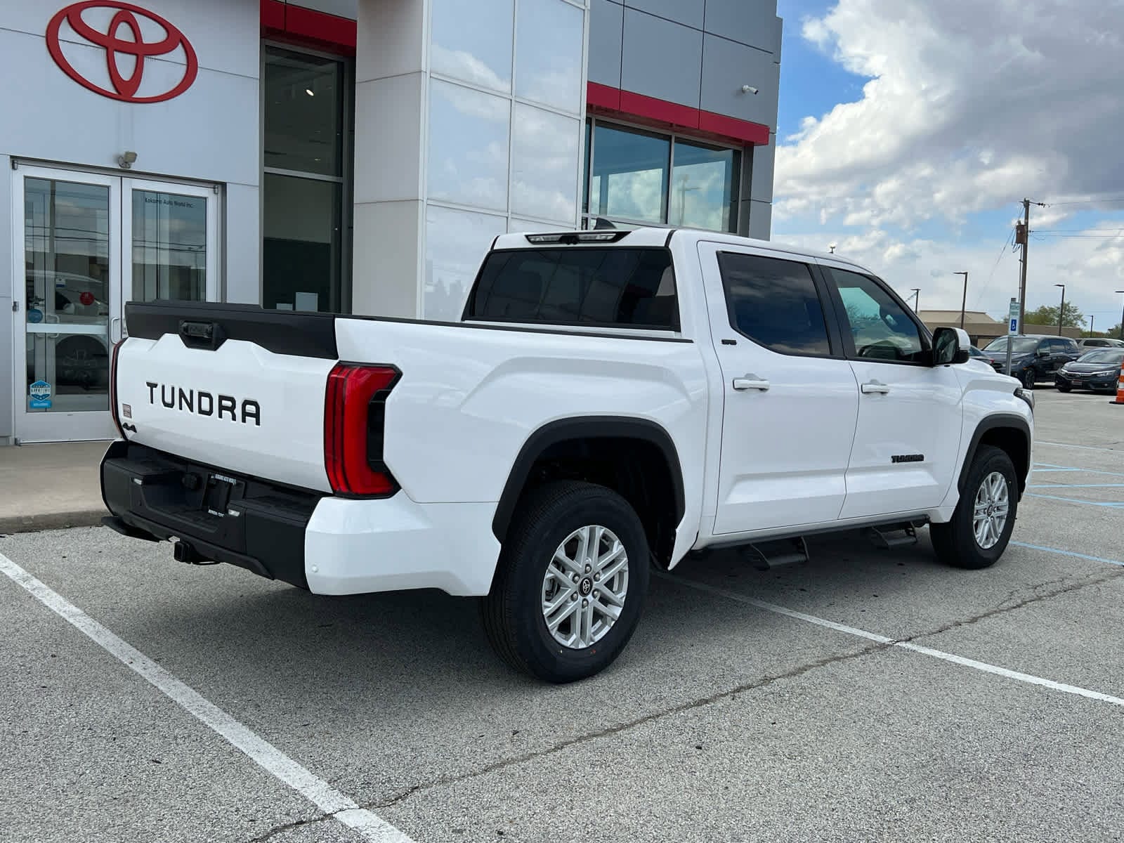 2026 Toyota Tundra SR5 - Photo 8