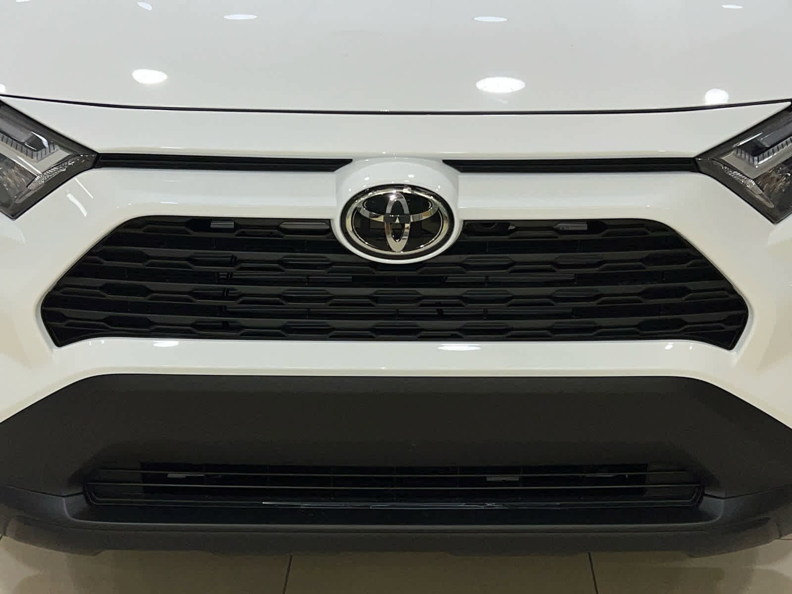 2025 Toyota RAV4 XLE photo 4