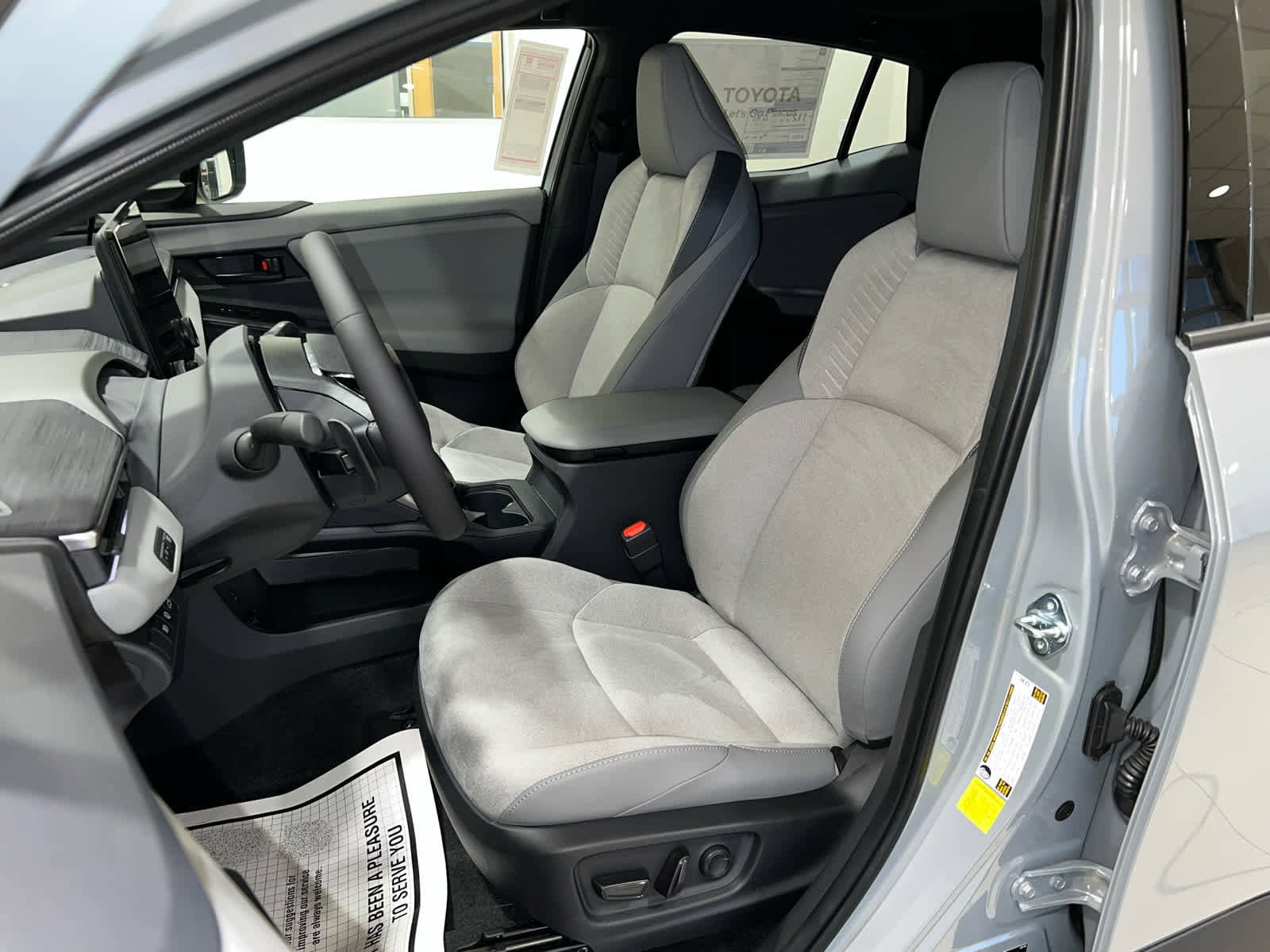 2026 Toyota C-HR XSE - Photo 16
