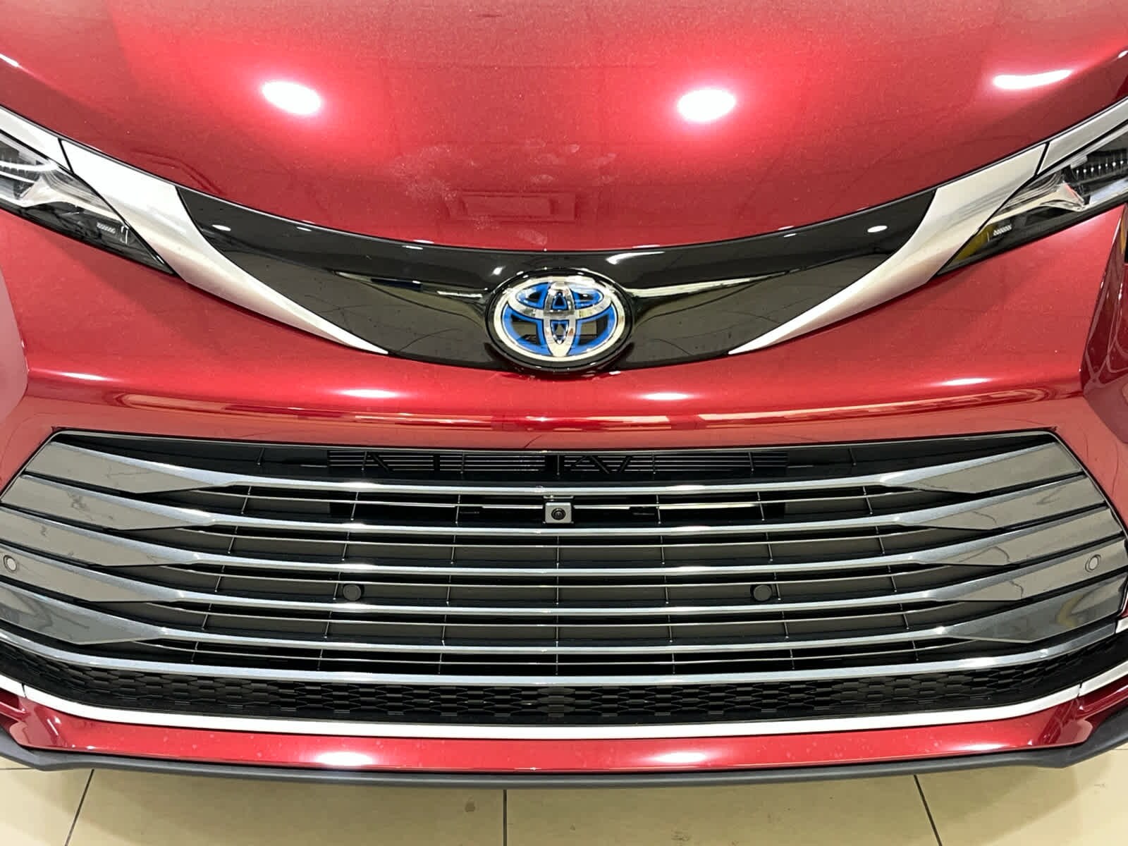 2025 Toyota Sienna Platinum photo 3