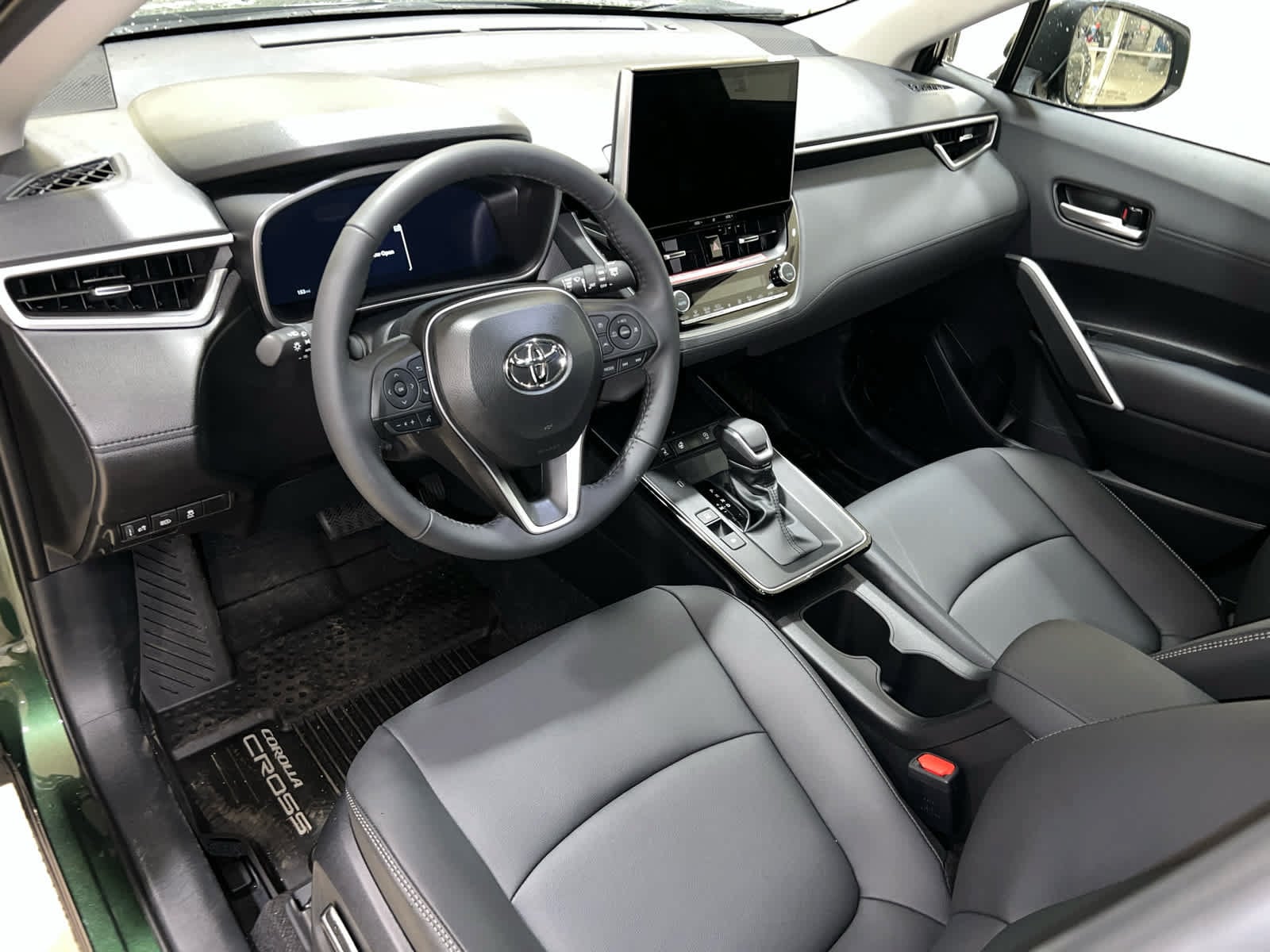 2026 Toyota Corolla Cross XLE - Photo 13