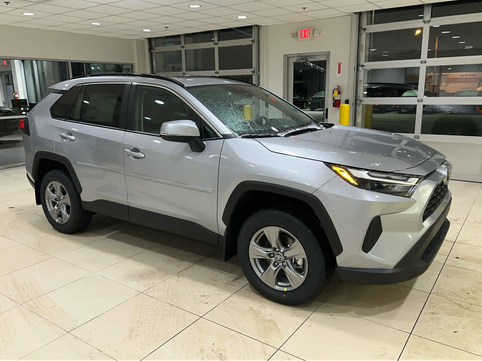 2025 Toyota RAV4 XLE's photo
