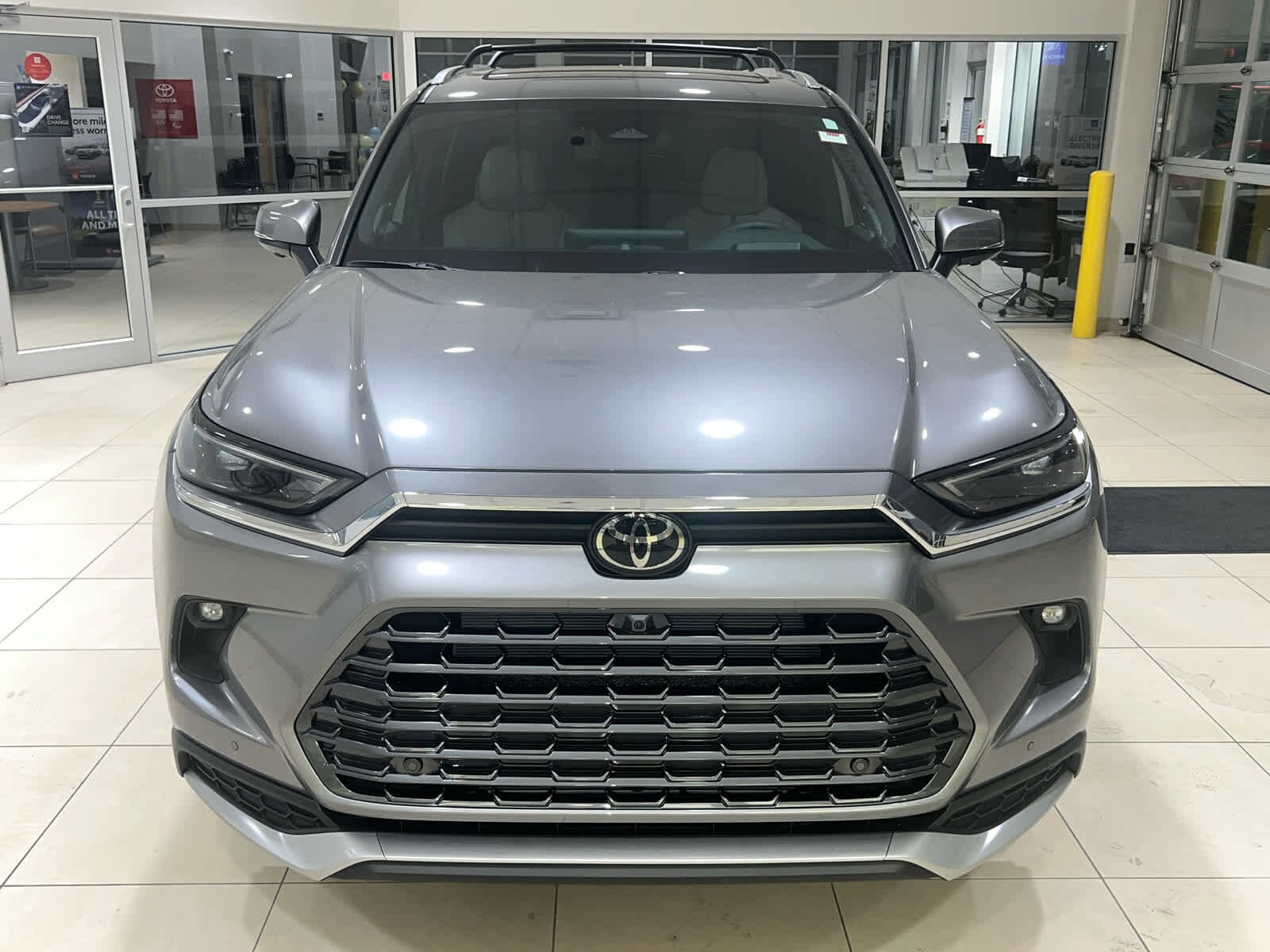 2026 Toyota Highlander Platinum Hybrid photo 3