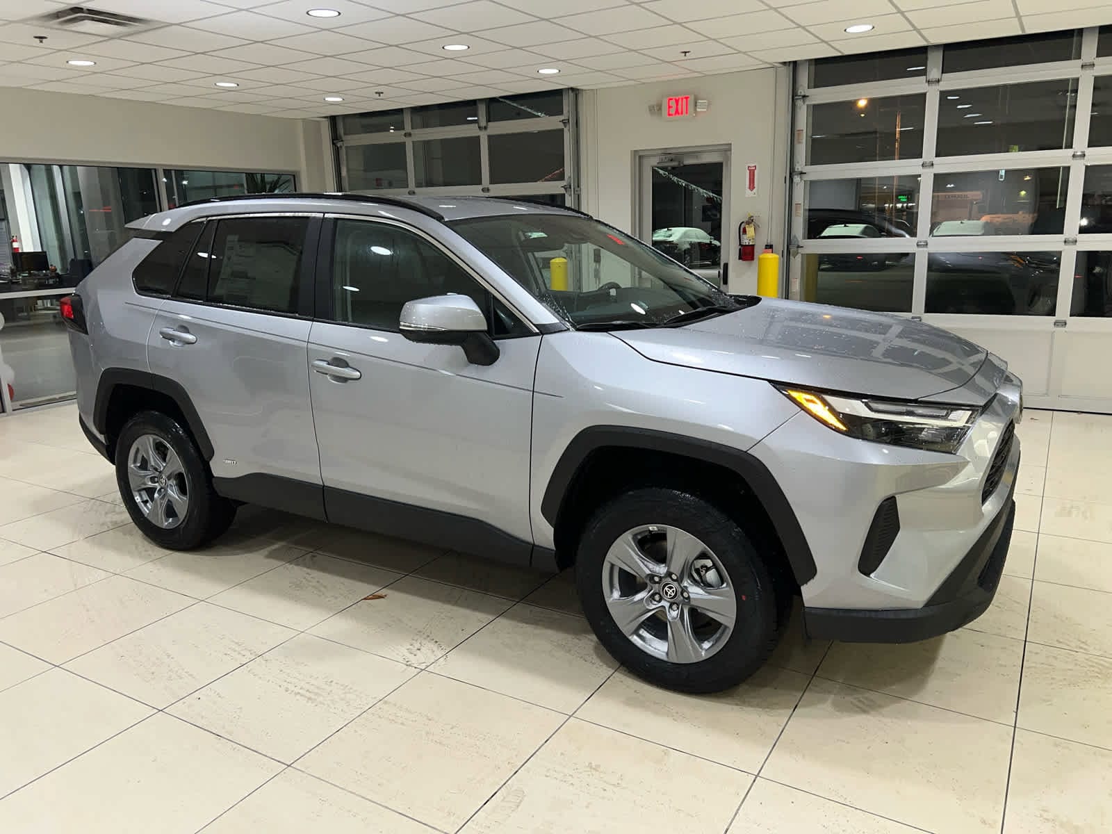 2025 Toyota RAV4 XLE's photo