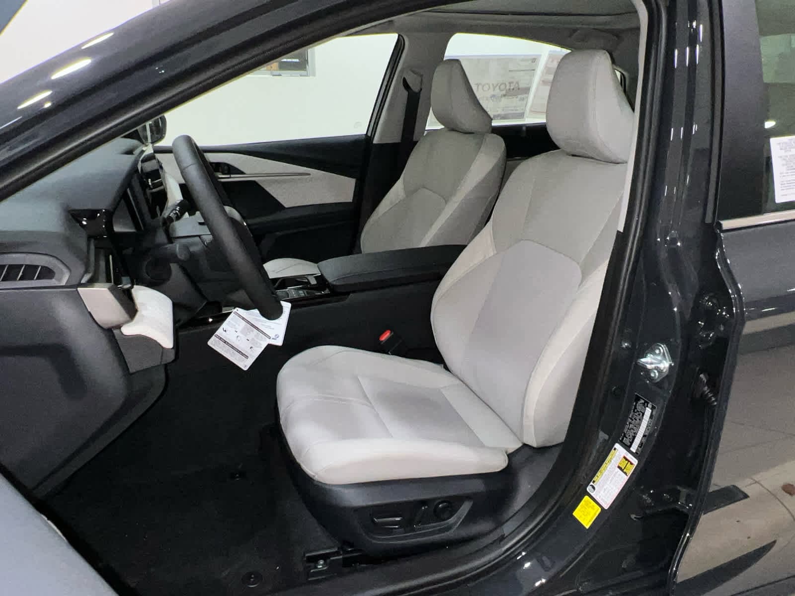 2026 Toyota Camry XLE - Photo 13