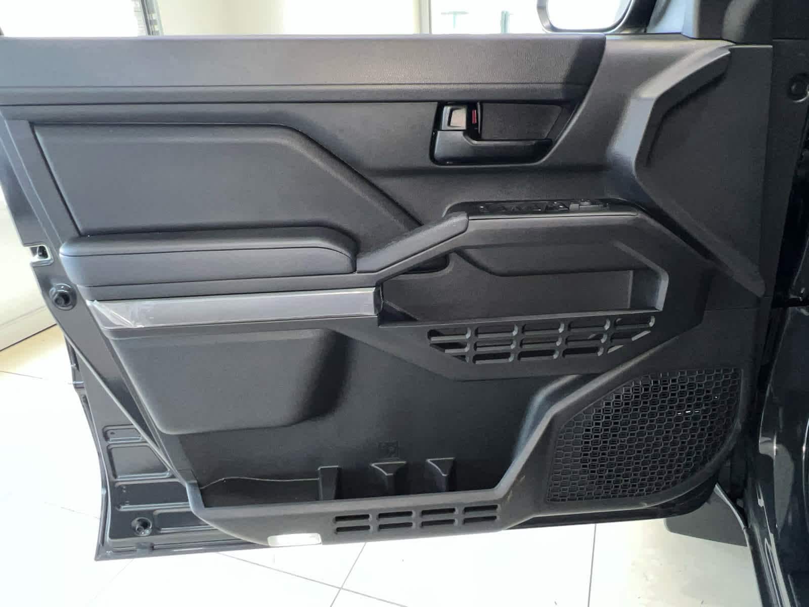 2026 Toyota Tacoma SR5 - Photo 13
