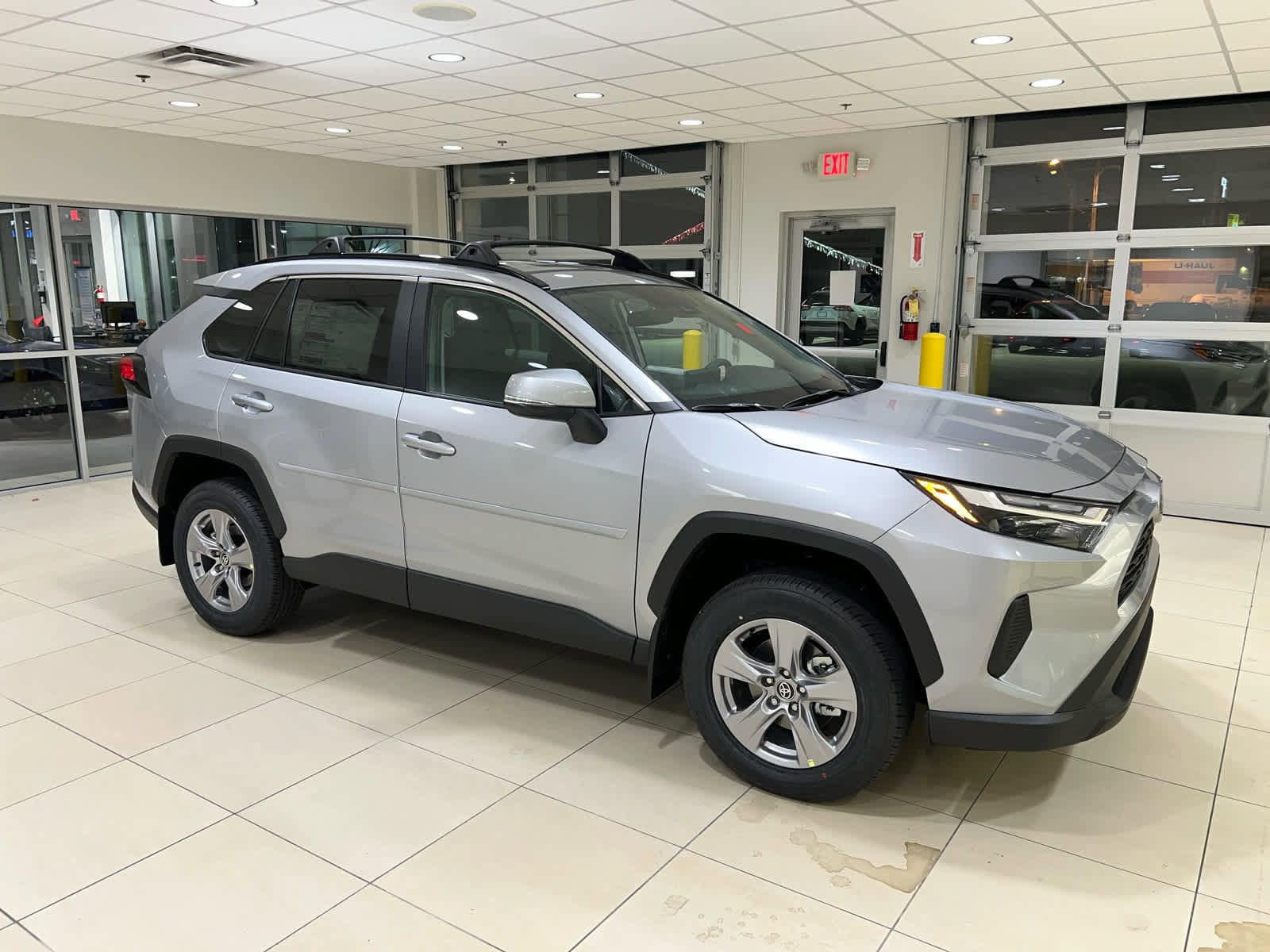 2025 Toyota RAV4 XLE's photo