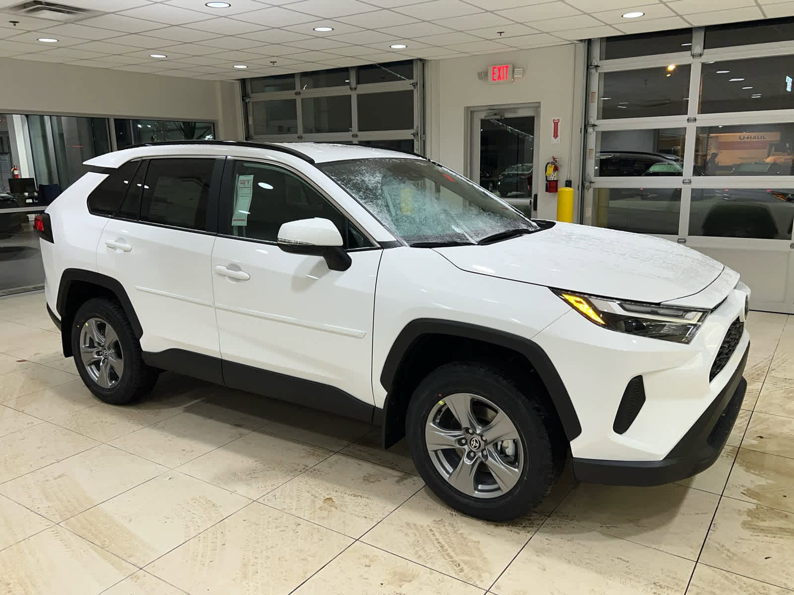 2025 Toyota RAV4 XLE's photo