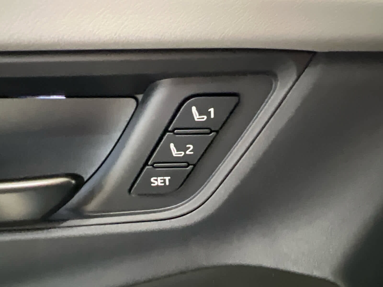 2026 Toyota C-HR XSE - Photo 18