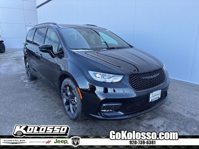 2026 Chrysler Pacifica Select's photo
