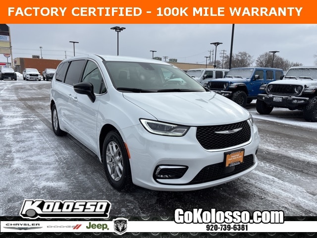 2024 Chrysler Pacifica Touring L's photo