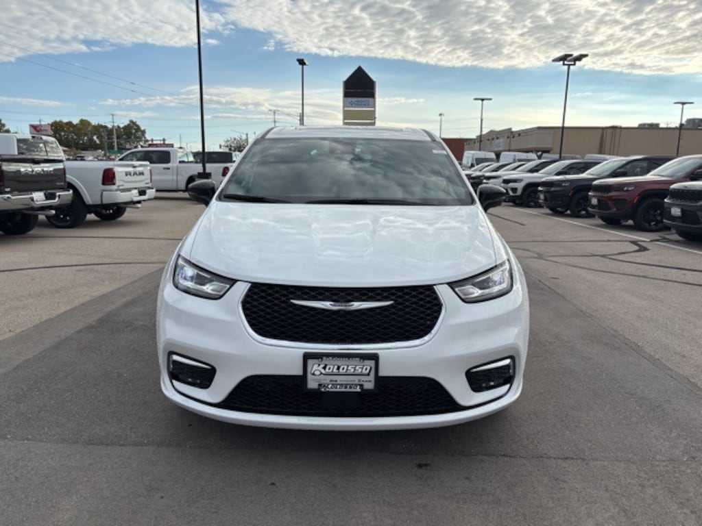 New 2026 Chrysler Pacifica SELECT AWD Passenger Van
