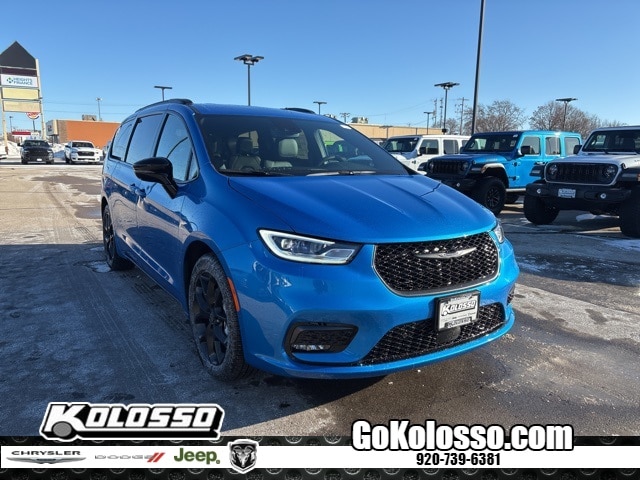 2026 Chrysler Pacifica Select's photo