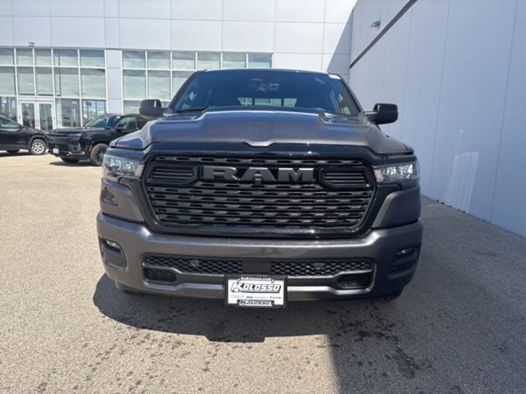 New 2026 Ram 1500 EXPRESS CREW CAB 4X4 5'7 BOX Pickup