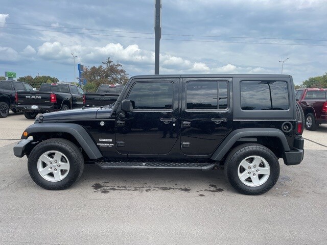 2017 Jeep Wrangler Unlimited Sport photo 4
