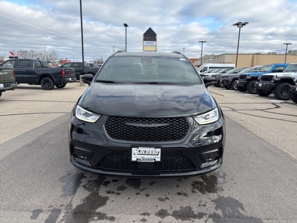 New 2026 Chrysler Pacifica LIMITED AWD Passenger Van