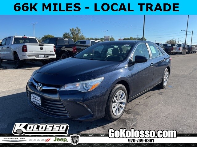 2016 Toyota Camry LE photo 3