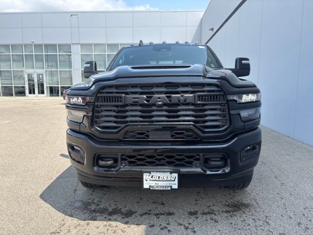 New 2026 Ram 2500 BLACK EXPRESS CREW CAB 4X4 6'4 BOX Pickup